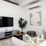 Ultra Modern 1 Bed At The Rubik